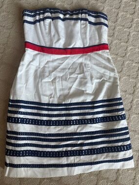 Vineyard Vines strapless White Dress with Navy Trim and Red Waist Accent